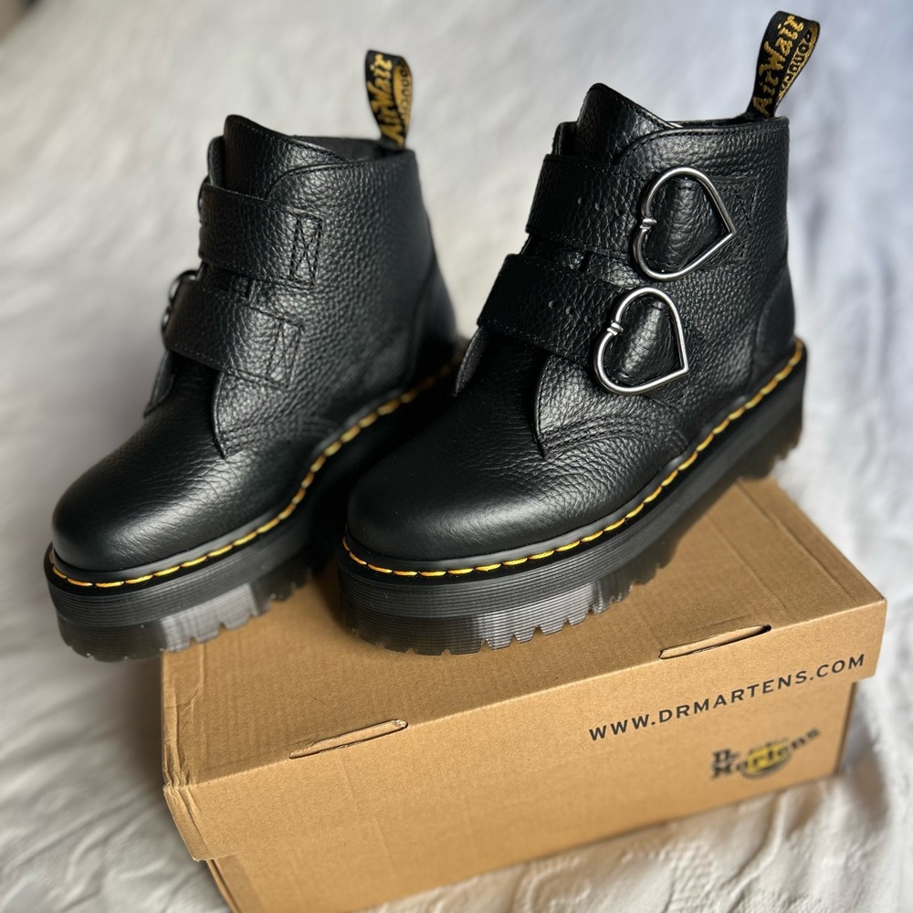 NWB Dr. Martens Black Devon Heart Buckle Leather Boots Size 7